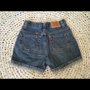 High waisted Levi shorts